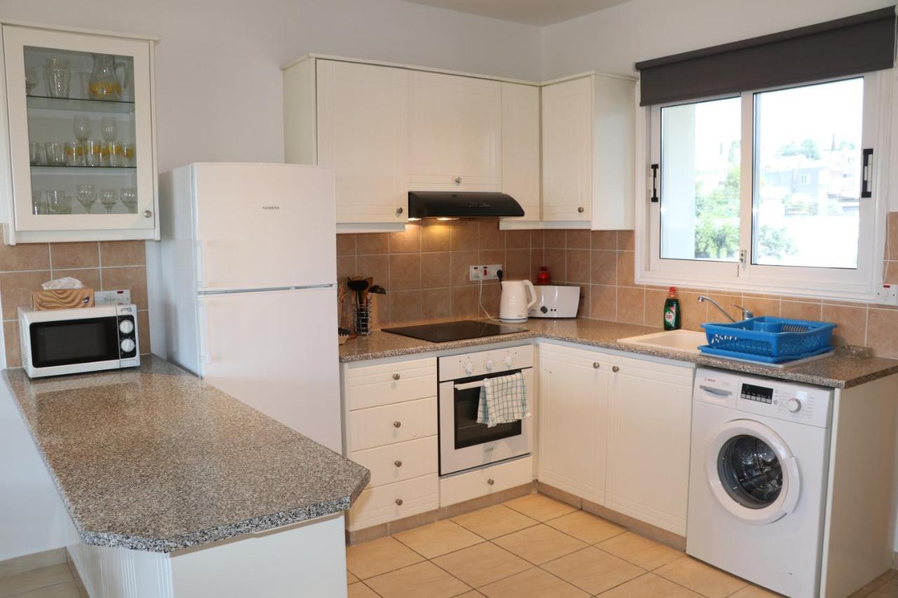 Sunset Apartment With Pool & 10 Mins To Venus Beach Paphos Esterno foto