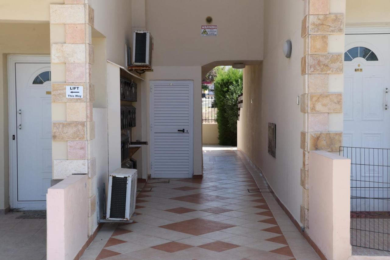 Sunset Apartment With Pool & 10 Mins To Venus Beach Paphos Esterno foto