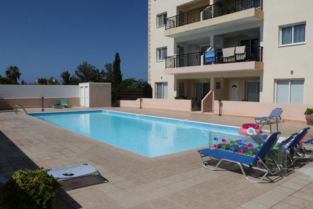 Sunset Apartment With Pool & 10 Mins To Venus Beach Paphos Esterno foto