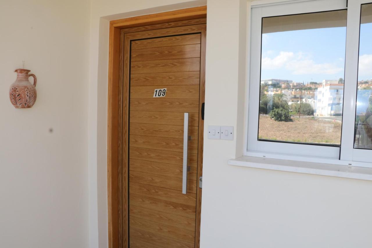 Sunset Apartment With Pool & 10 Mins To Venus Beach Paphos Esterno foto